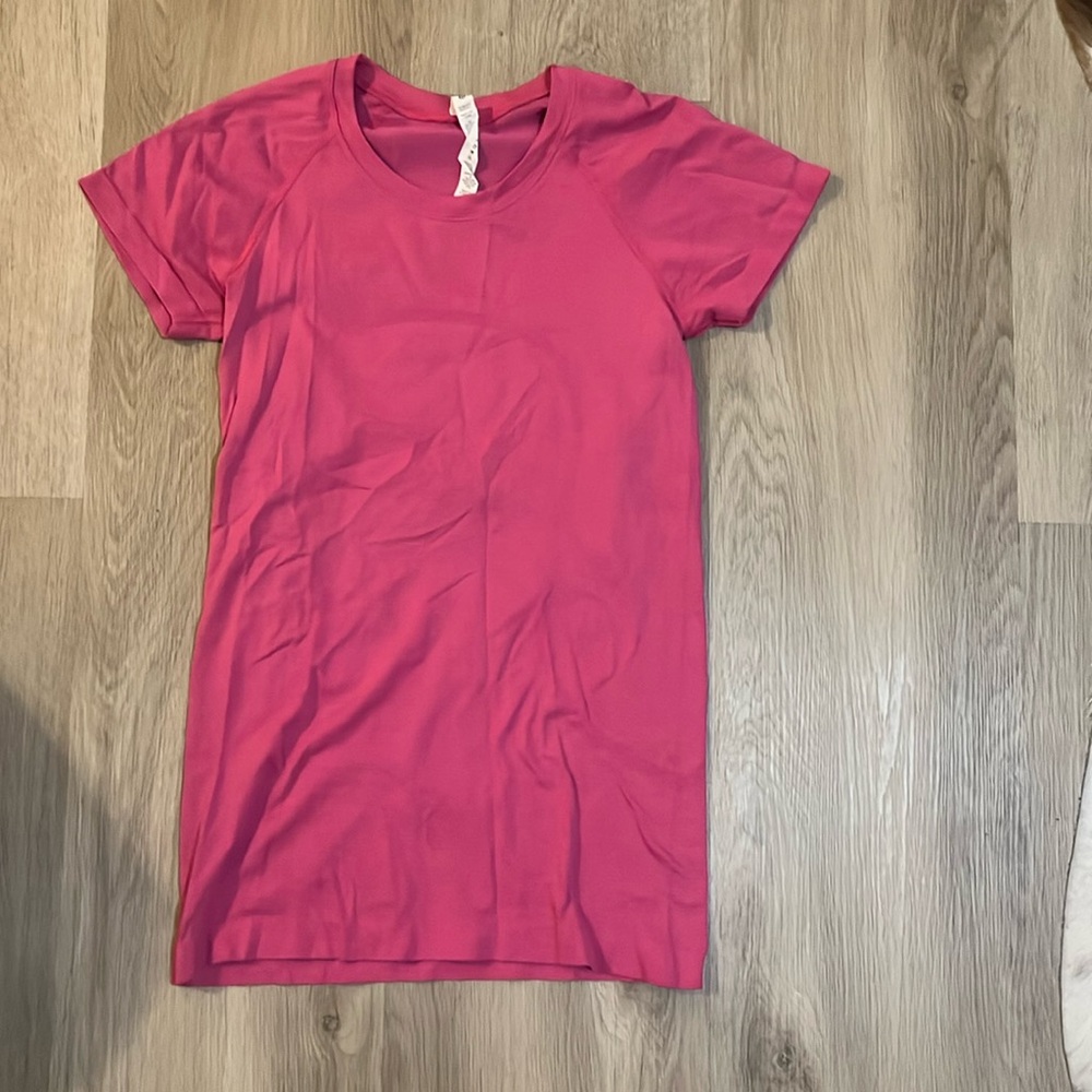 Sonic pink swiftly tech short sleeve hip length lululemon size 6